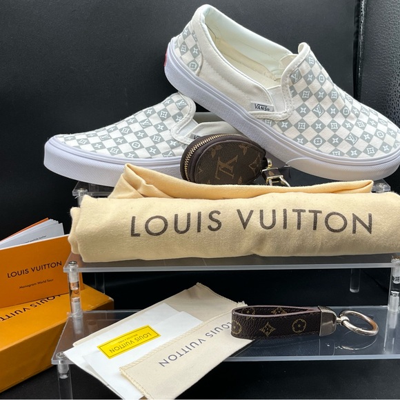 Louis Vuitton Fringe Women's Bag ,L.V./Van shoes, keychain/ key holder - Picture 3 of 16